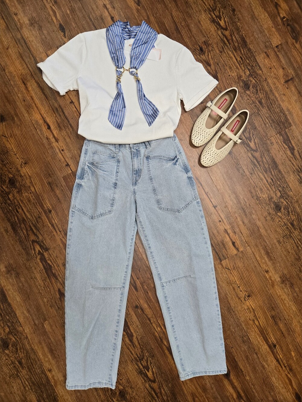 Kenzie The Jessica Hi-Rise Barrel 2 Jean never worn bleach denim so cute